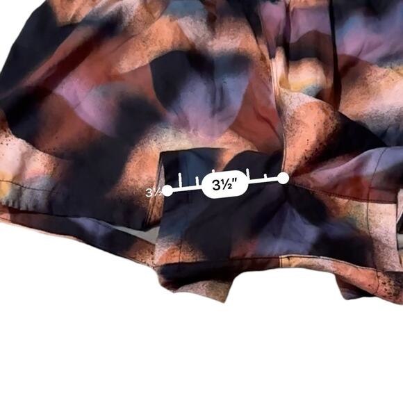 Fabletics Breathe Mid Rise Run Shorts in Meltdown/Crystal Wave/Reflective Silver - Picture 11 of 11